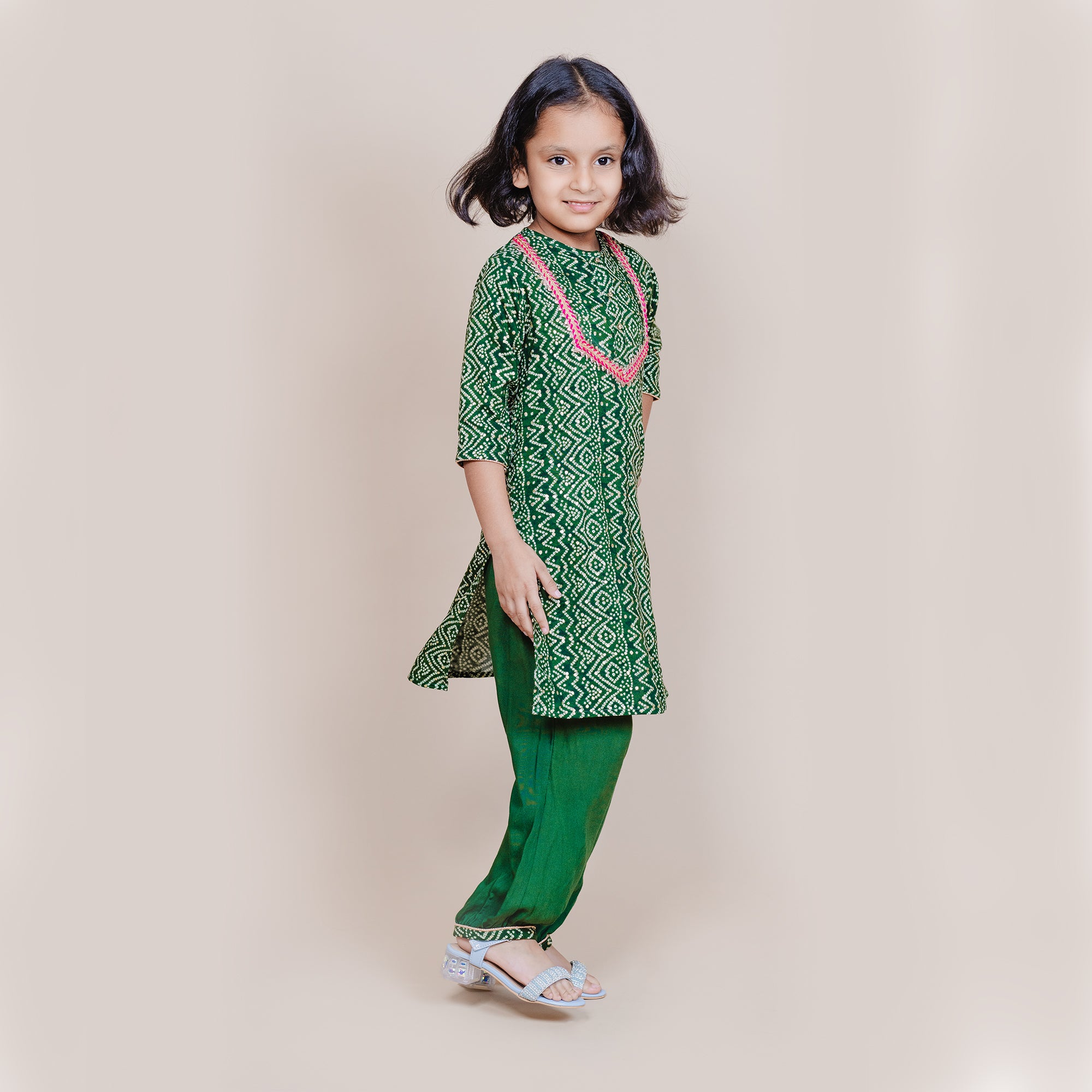 Exquisite Bandhej Rayon Kurta with Gotta Detailing Paired with Harem Pants Set
