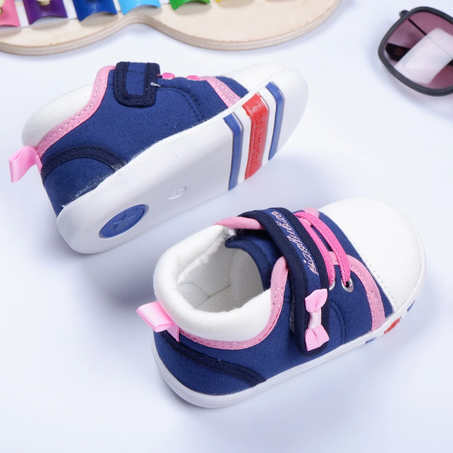 Small cute baby shoes - Unisex